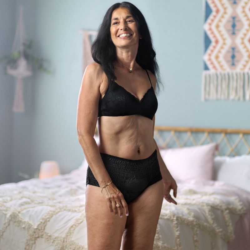 roupa-intima-tena-pants-discreet-black