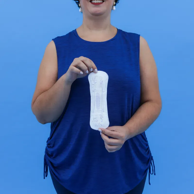 mulher-segurando-protetor