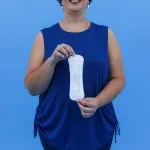 mulher-segurando-protetor