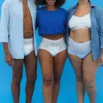 Tres-pessoas-de-frente-vestindo-fraldas-TENA-Pants-Dermacare